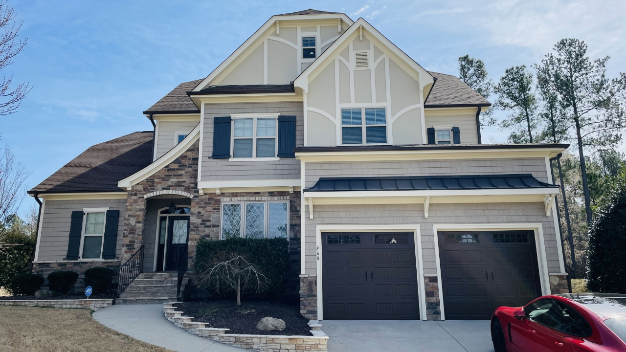 A beautiful house in Raleigh with cream paint exterior painting.