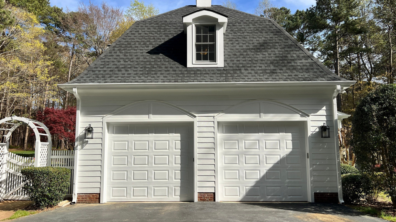 An image showcasing a home in Raleigh with a freshly painted exterior.